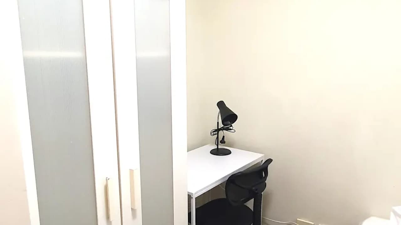 Furnished room in a flatshare