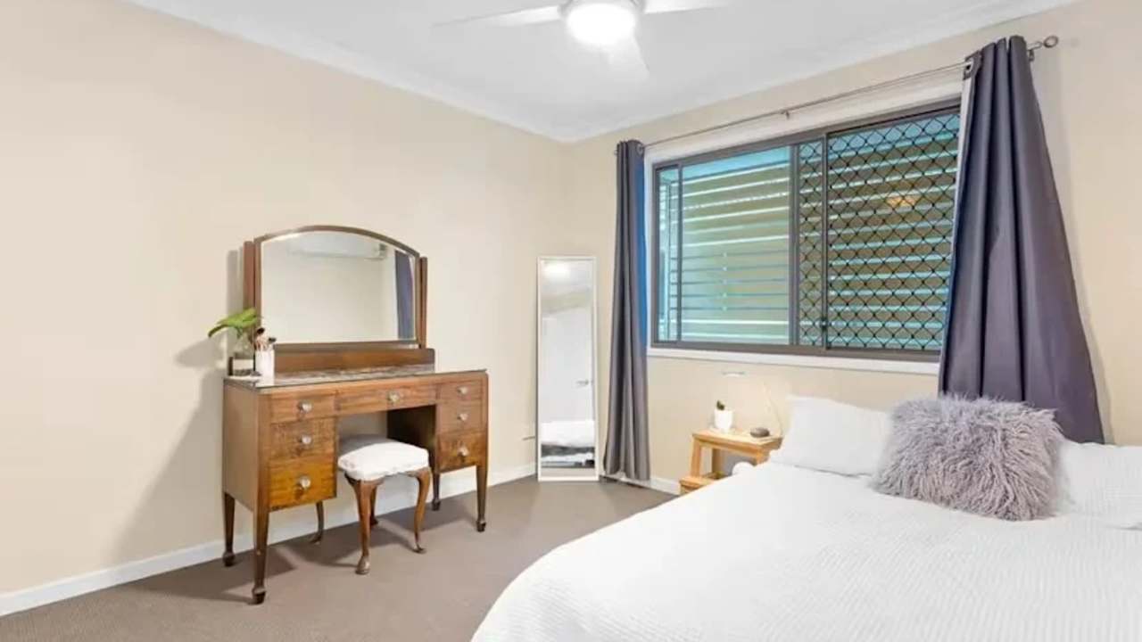 Room in a share house