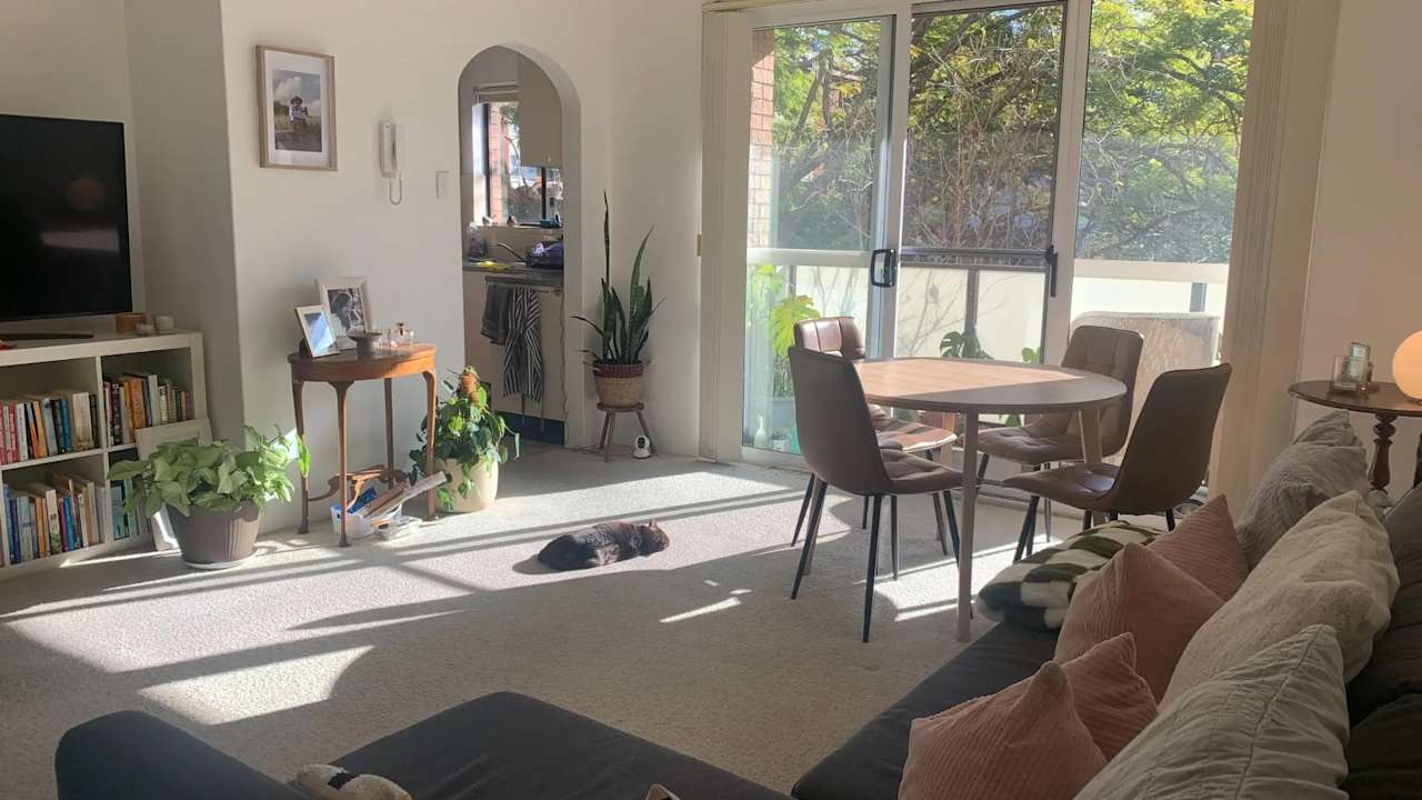 Unfurnished room in a flatshare