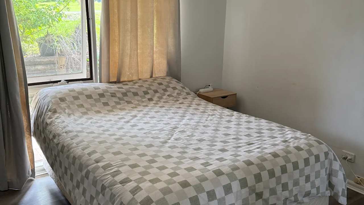 Room in a share house