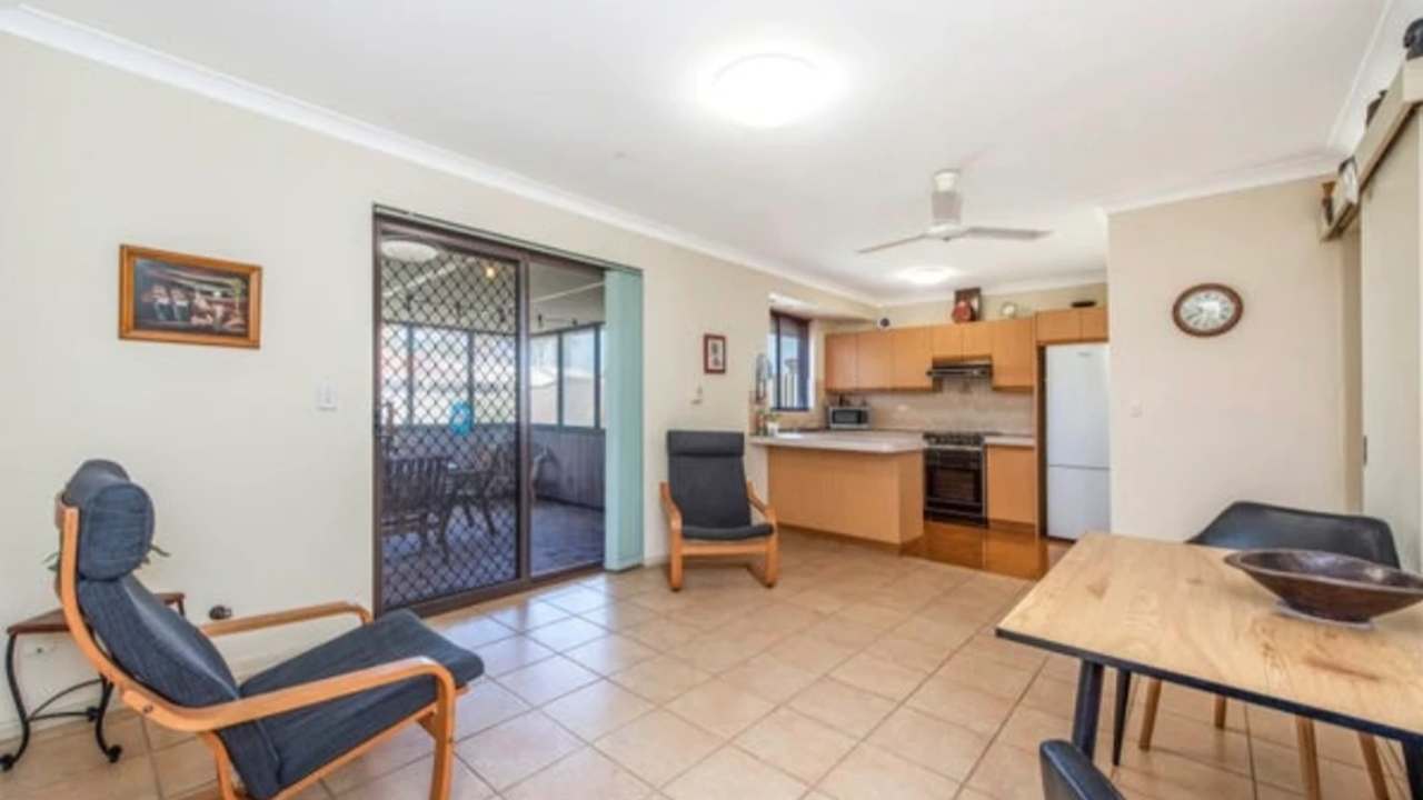 Room in a share house