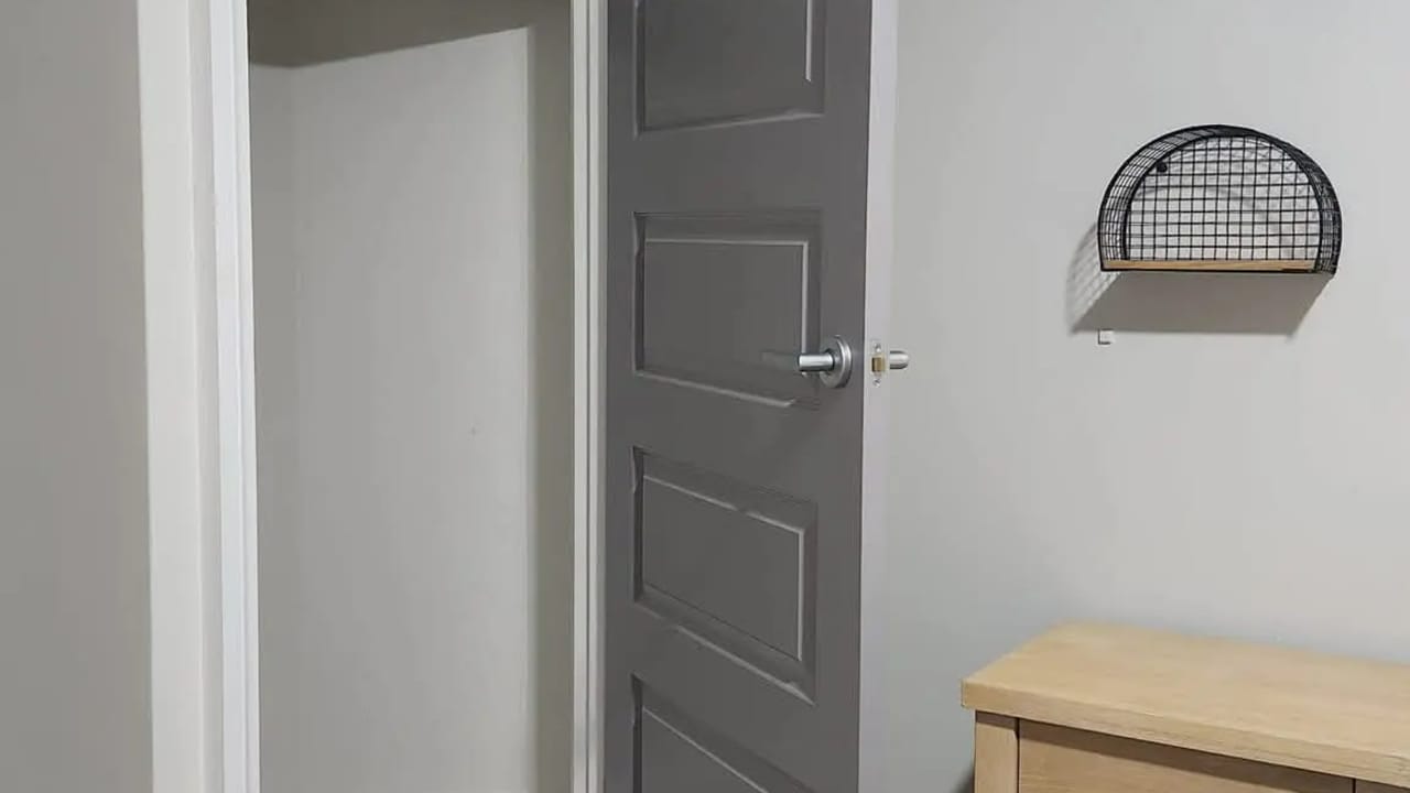 Unfurnished room in a share house