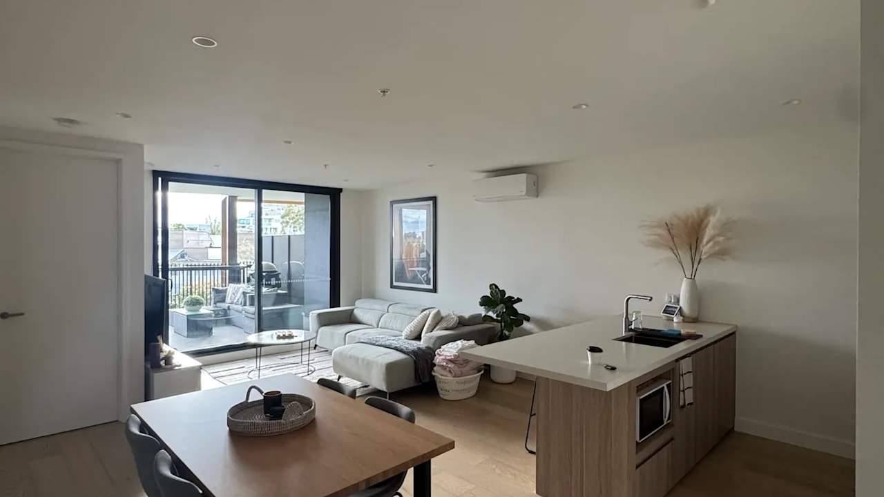 Unfurnished room with own bathroom