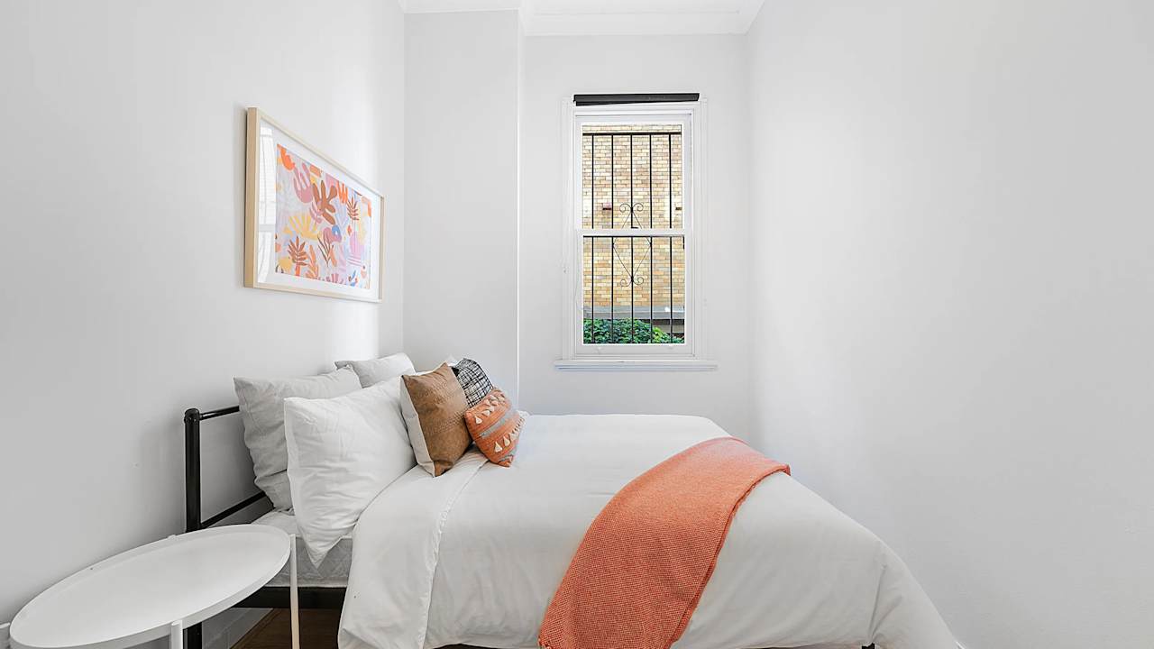 Room in a share house