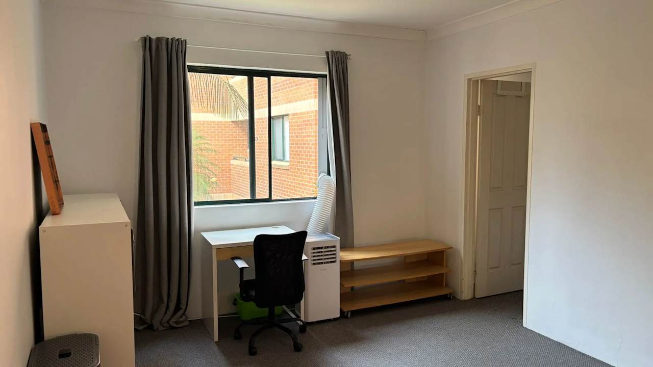 Furnished room with ensuite in a flatshare