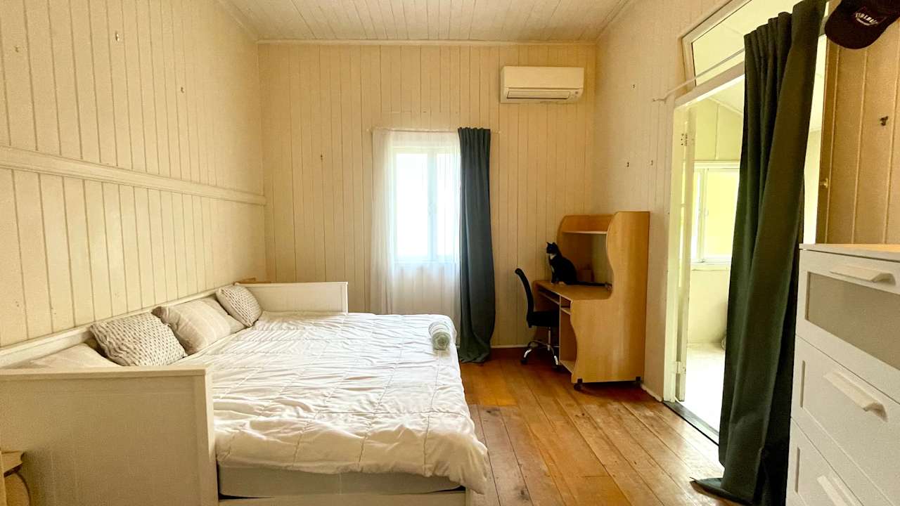 Unfurnished room in a share house