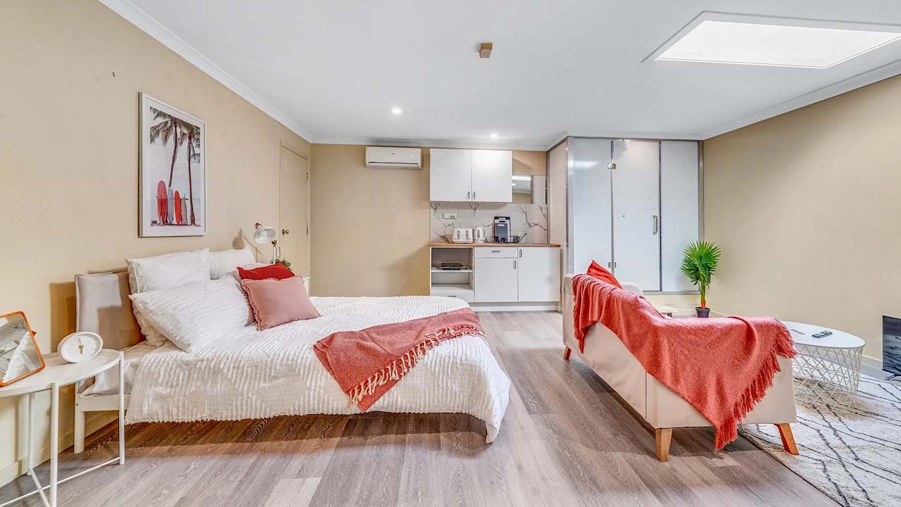 Furnished room with own bathroom