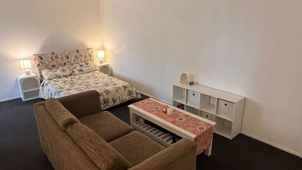 Furnished room in a share house