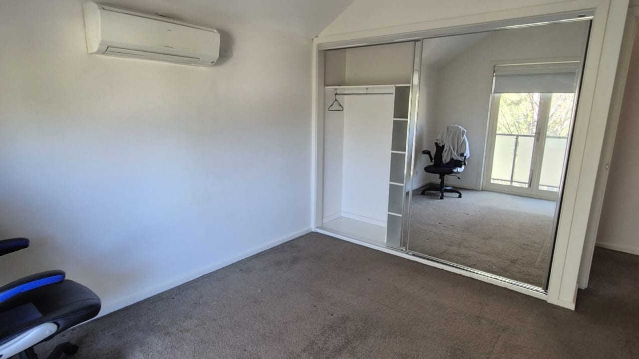Unfurnished room in a share house