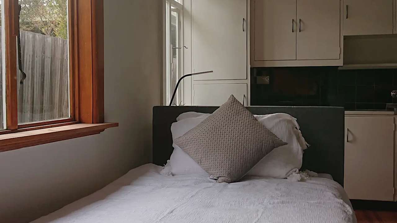 Furnished room in a share house