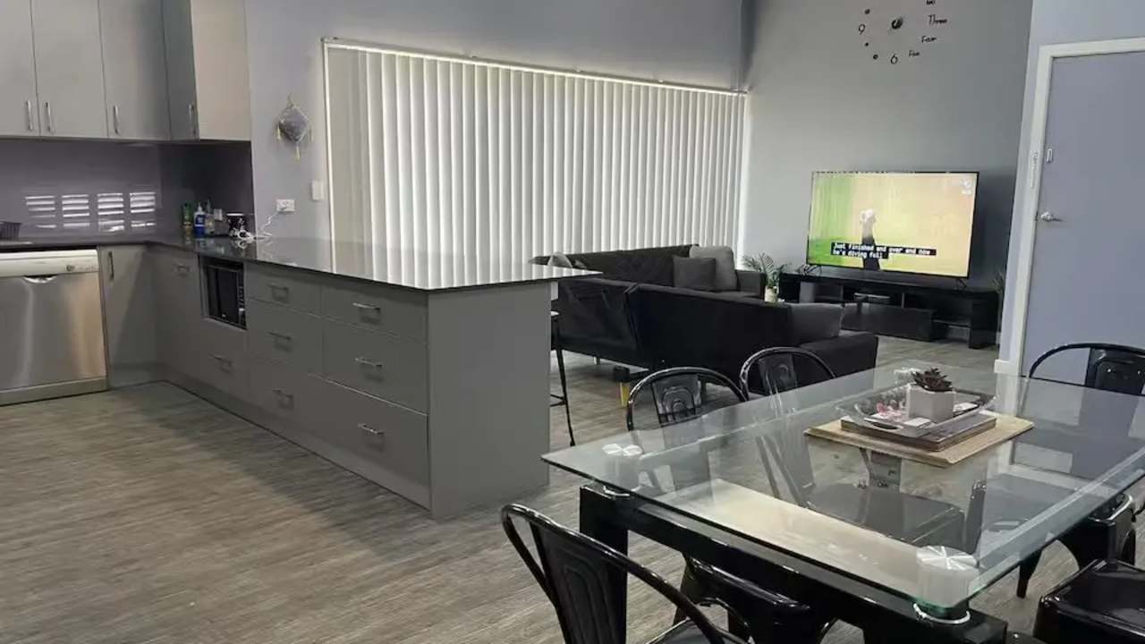 Whole property with 4 rooms for rent