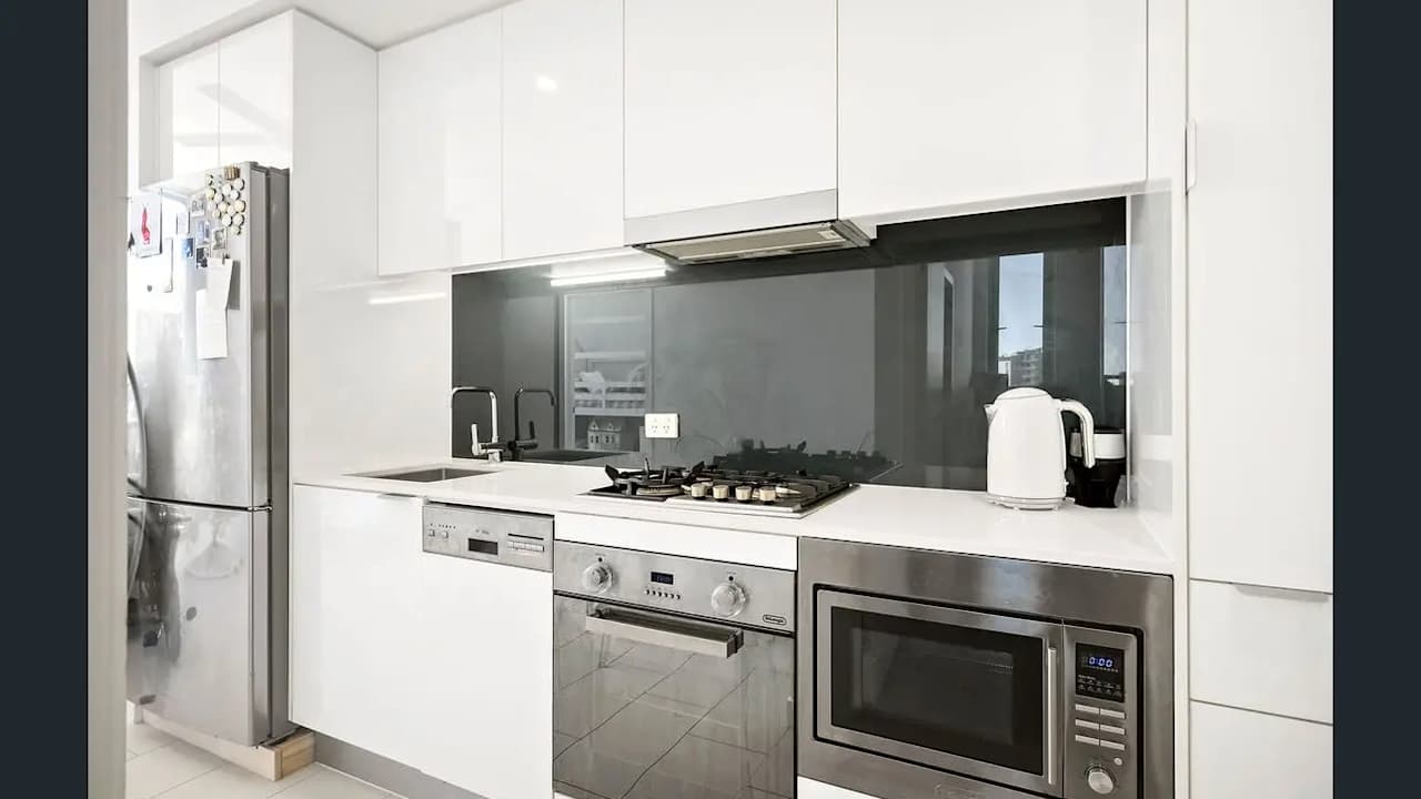 Furnished room with ensuite in a flatshare