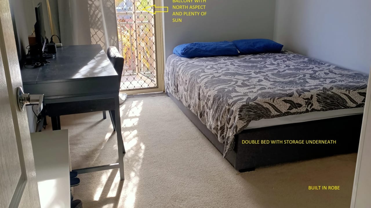 Room in a share house