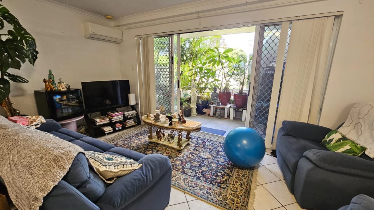 Furnished room with ensuite in a flatshare