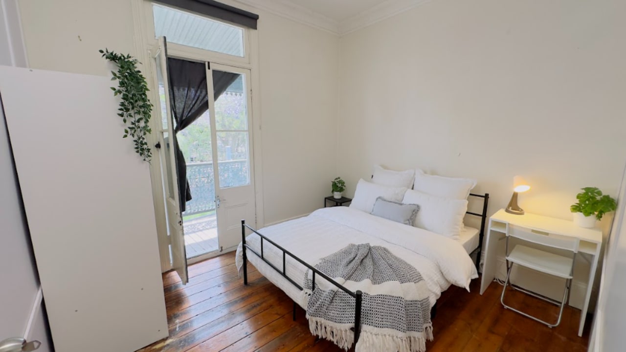 Furnished room in a flatshare