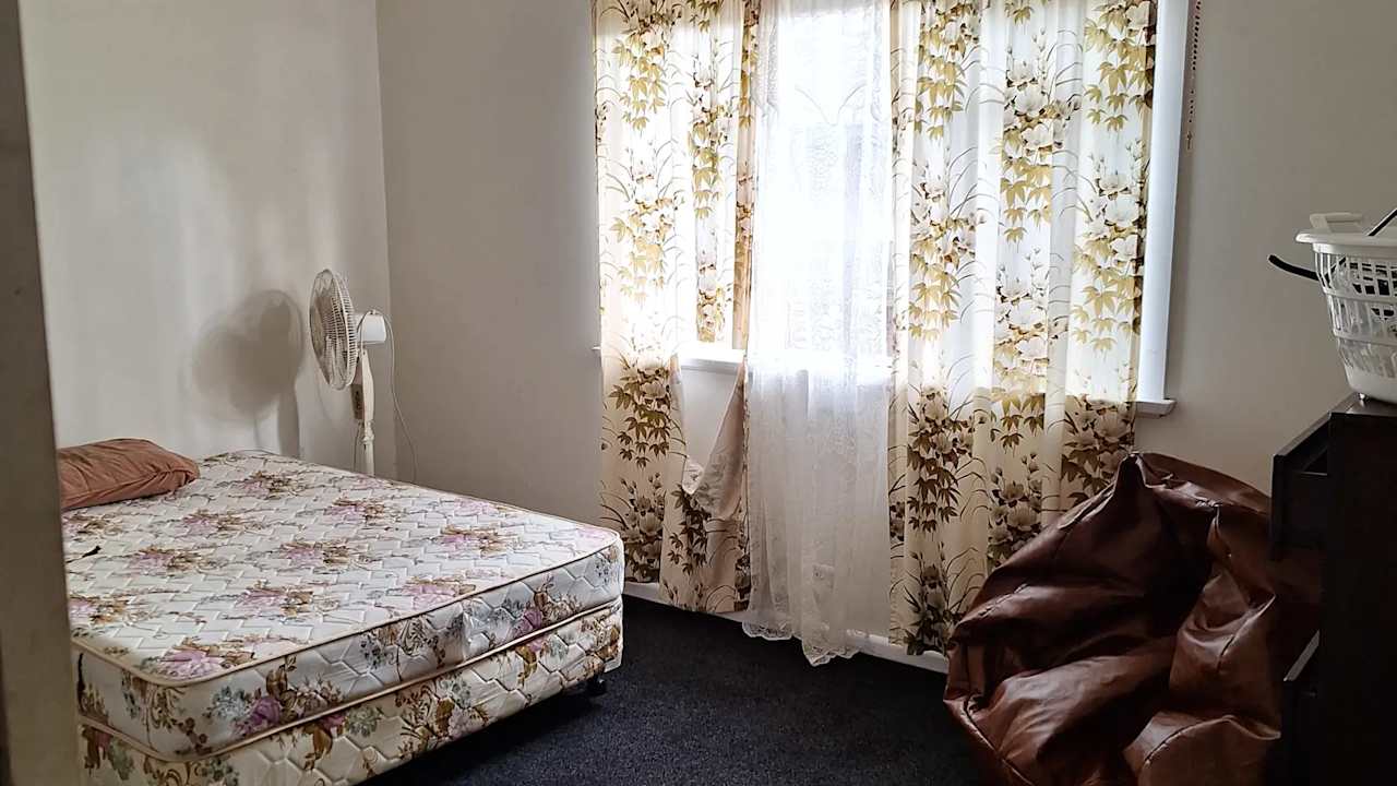 Room in a share house