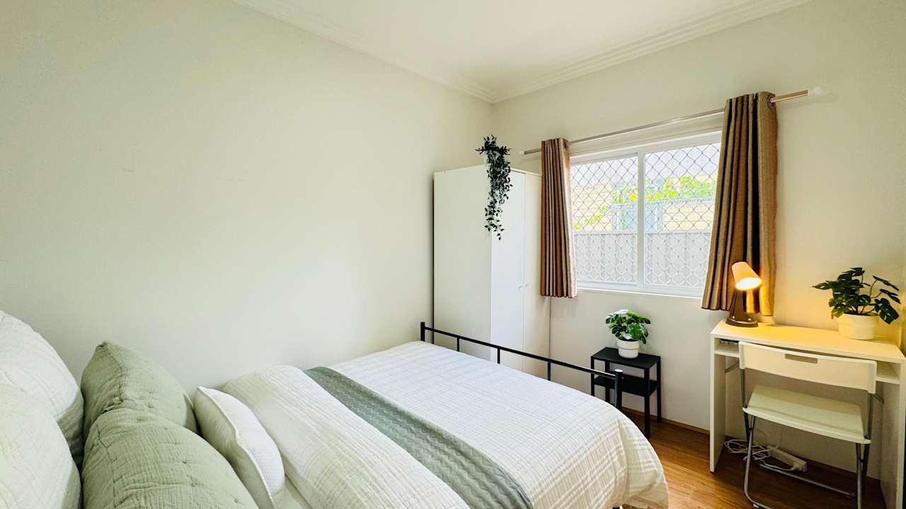 Furnished room in a flatshare