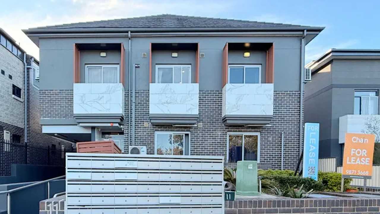 Unfurnished room studio flat for rent