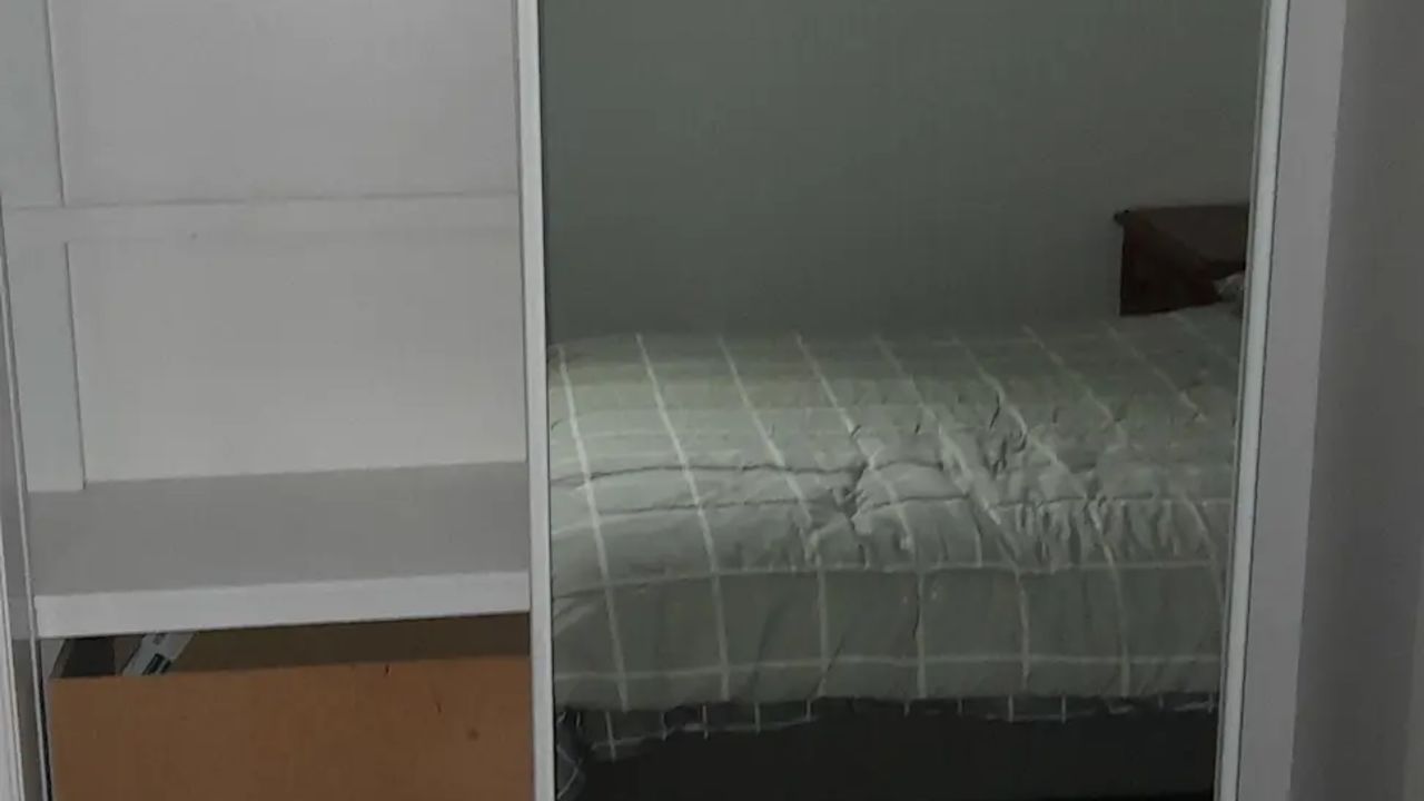 Room in a share house