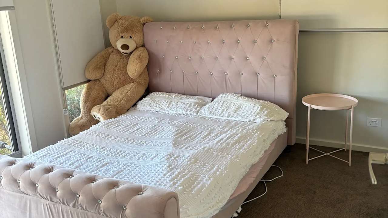 Furnished room in a share house