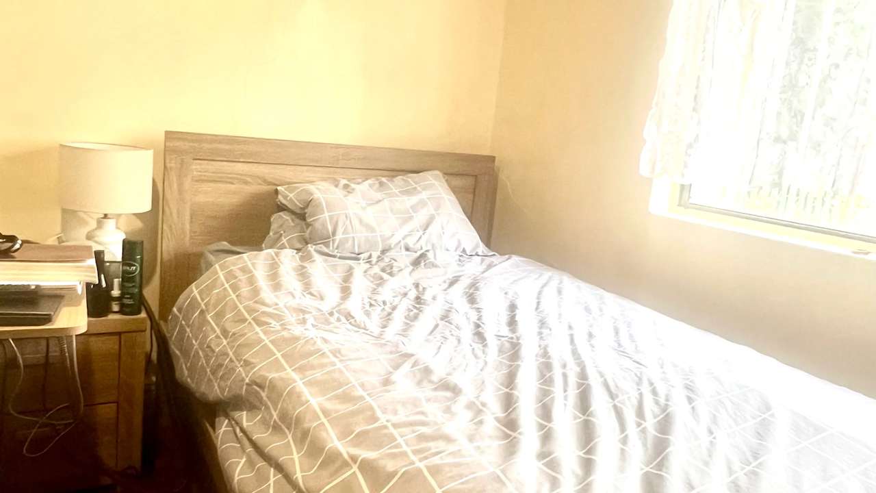 Room in a share house