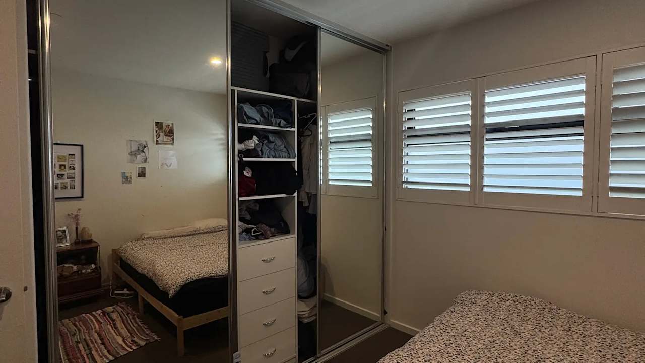 Unfurnished room with ensuite in a flatshare