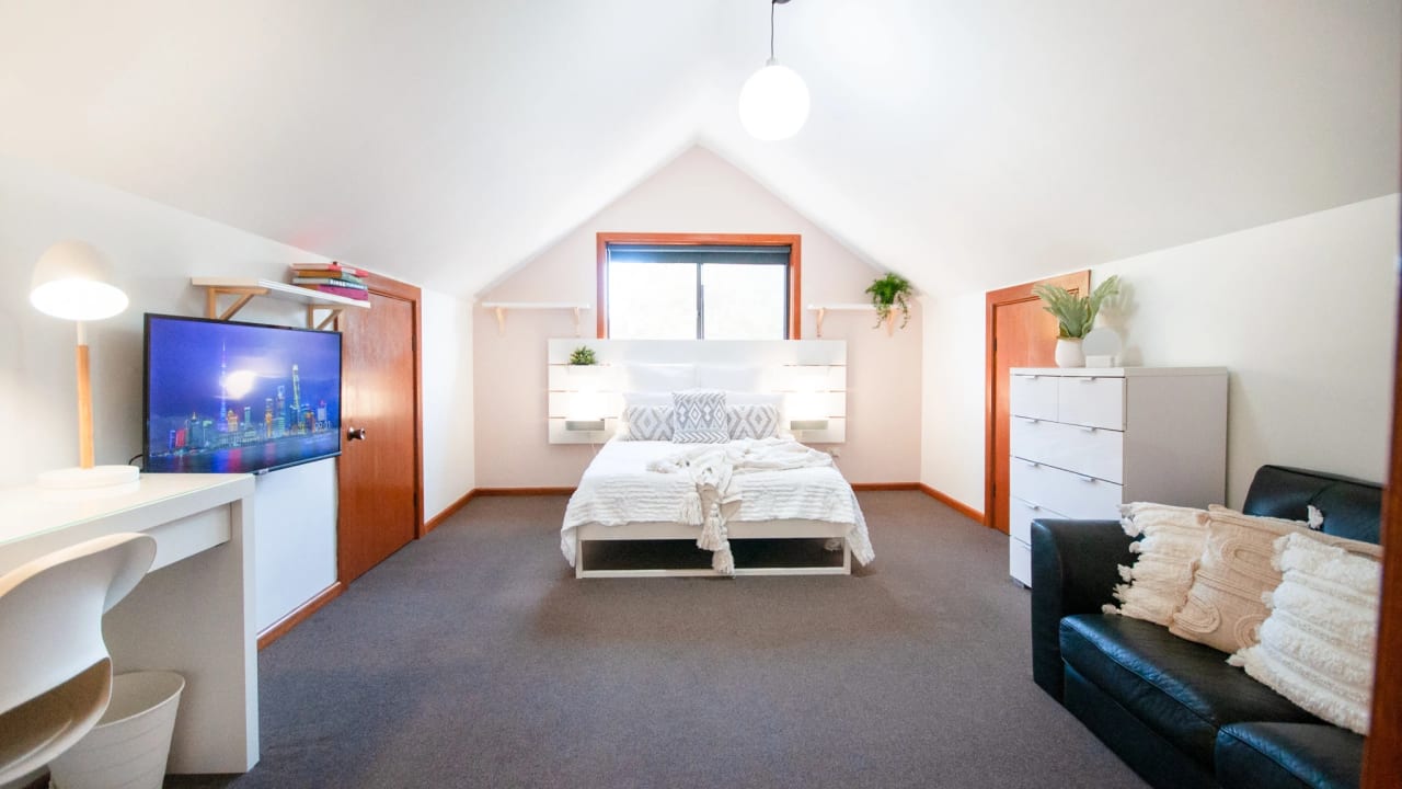 Furnished room in a share house