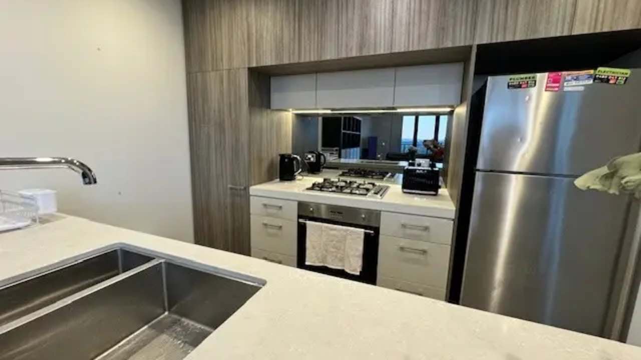 Furnished room with ensuite in a flatshare