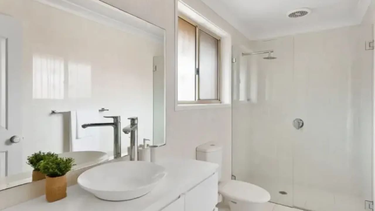 Room in a share house