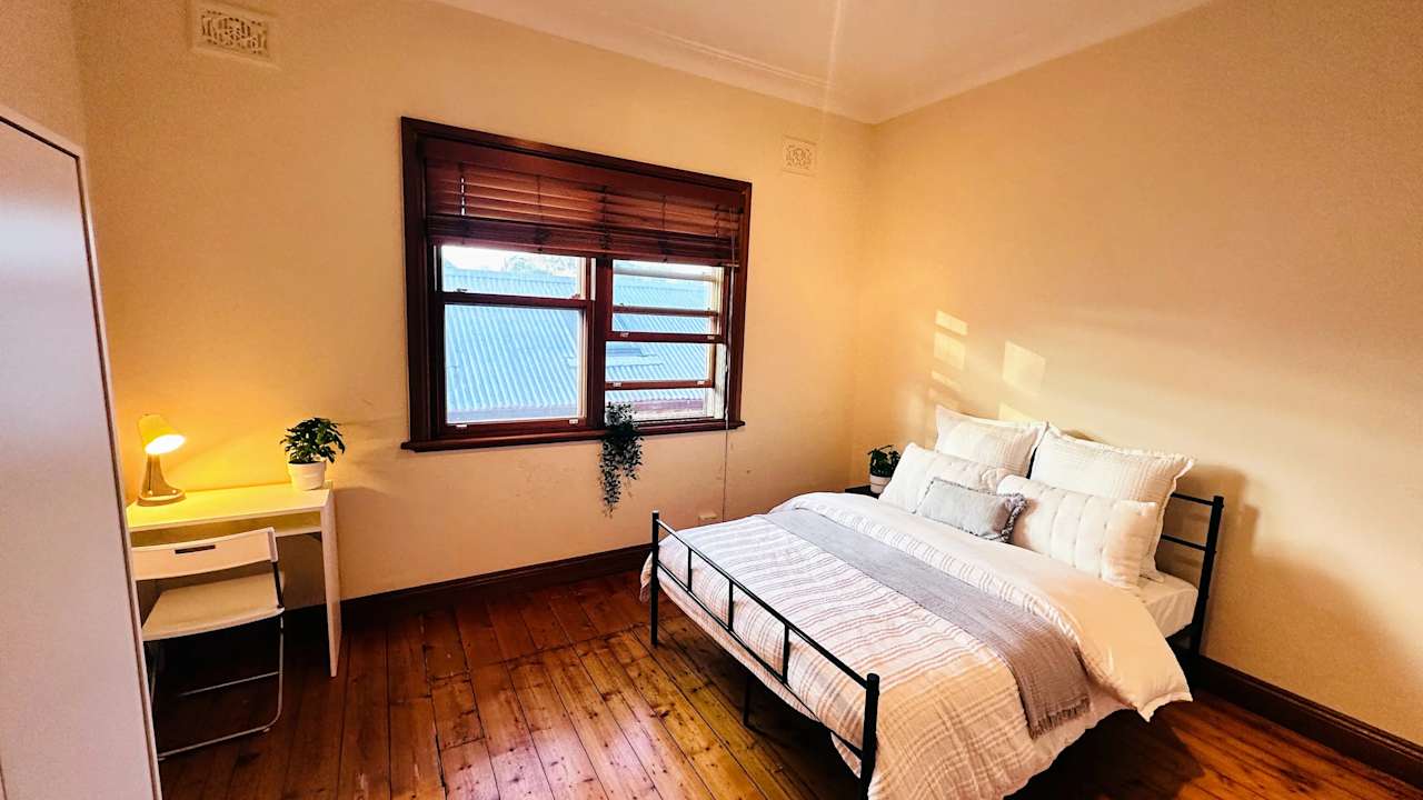 Furnished room in a share house