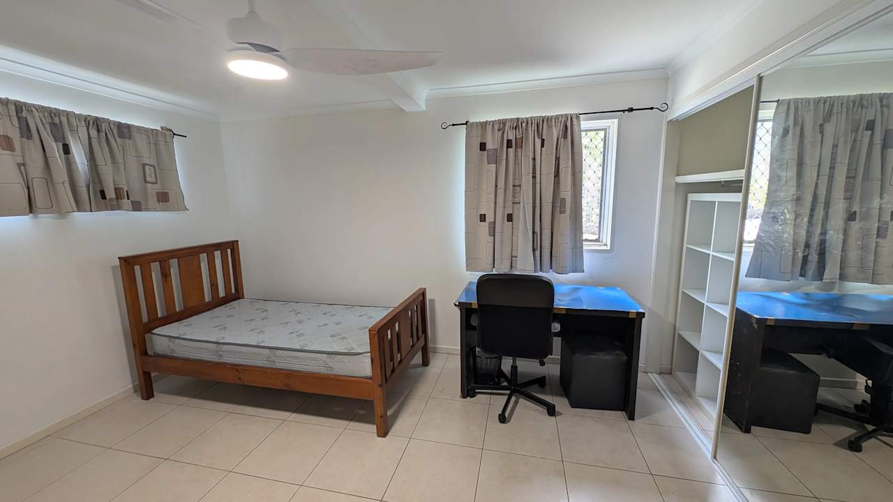 Room in a share house