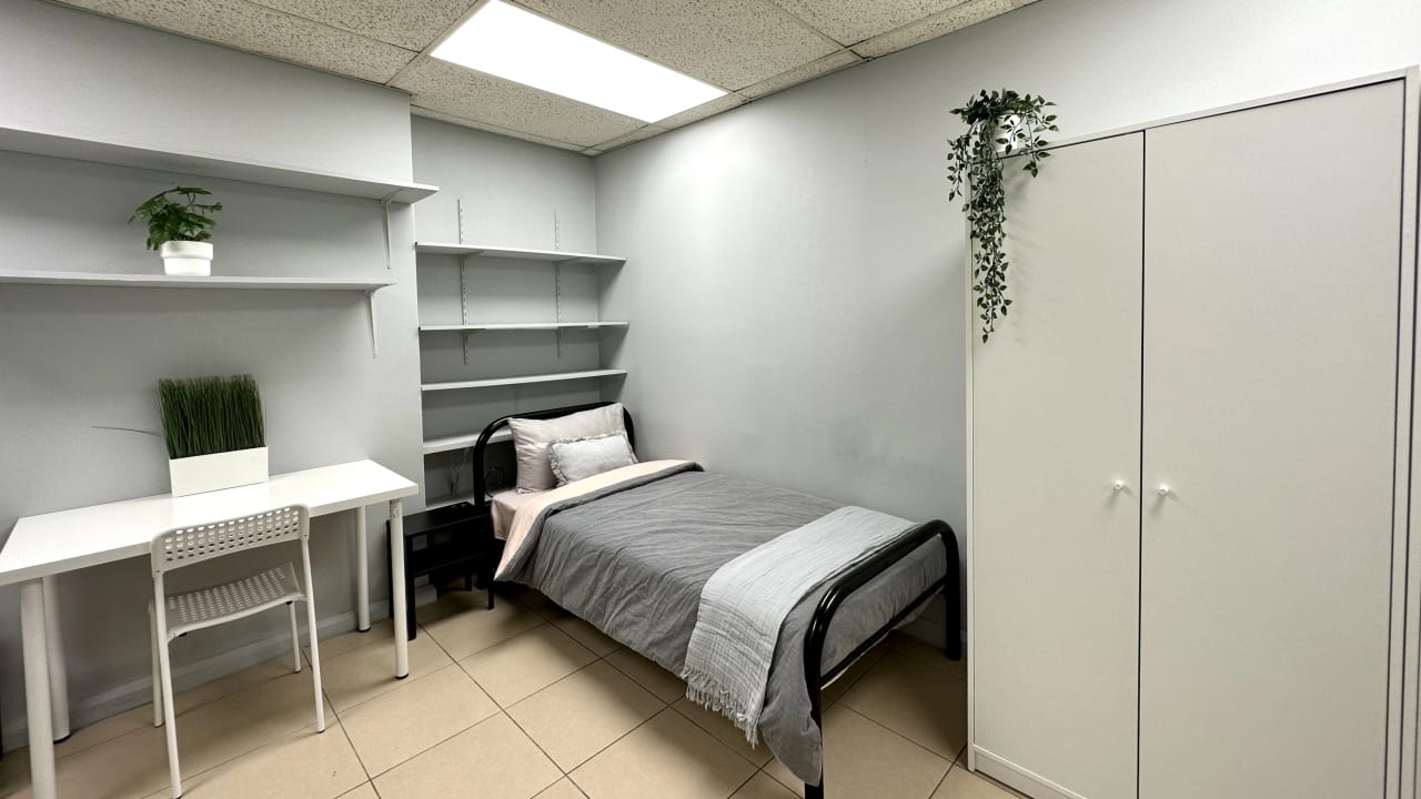 Furnished room in a flatshare