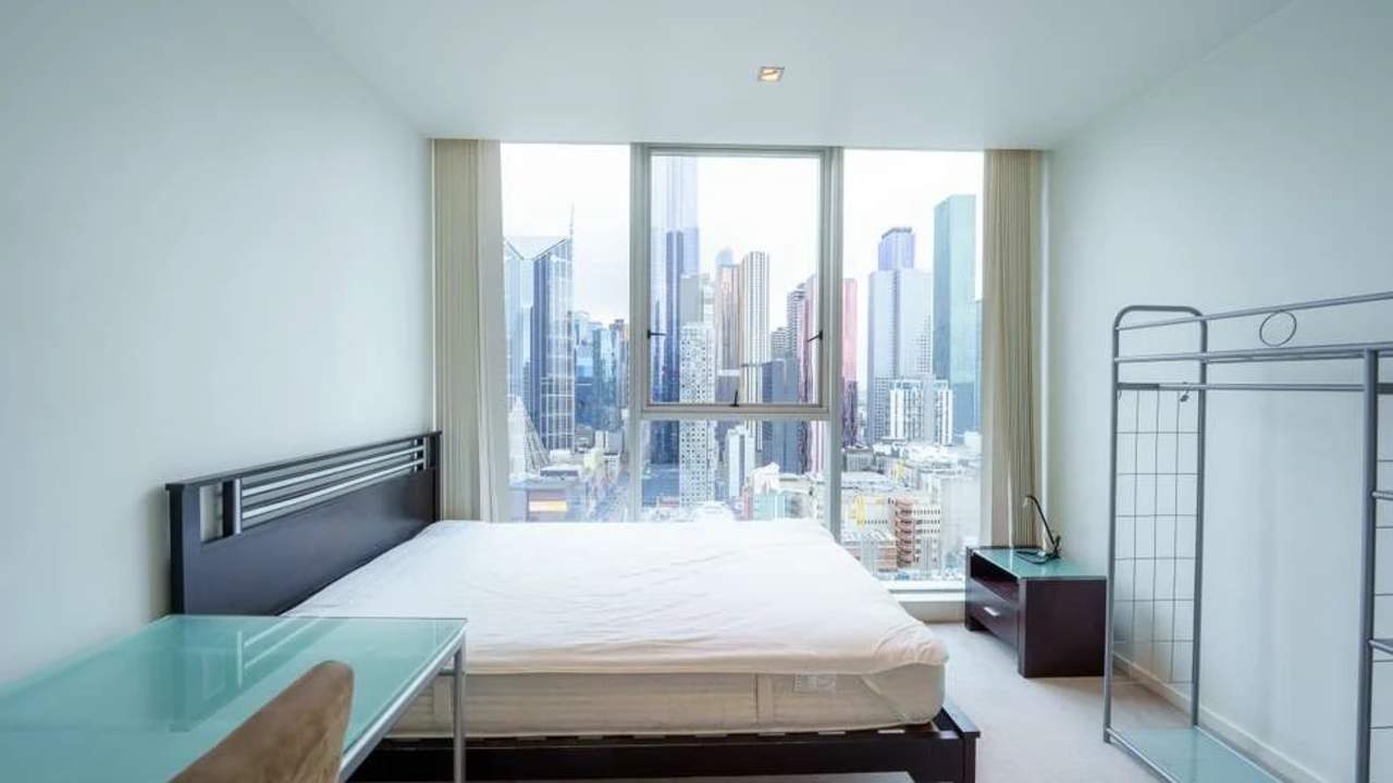 Furnished room with ensuite in a flatshare