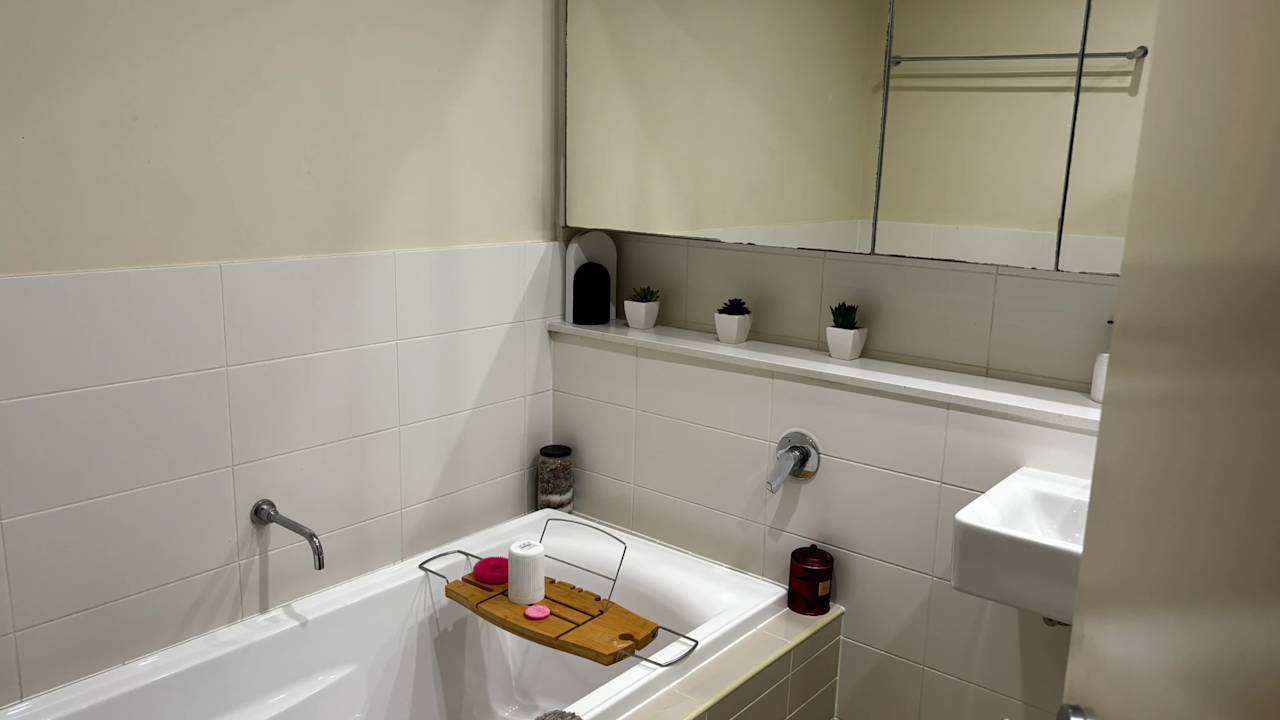Furnished room in a share house