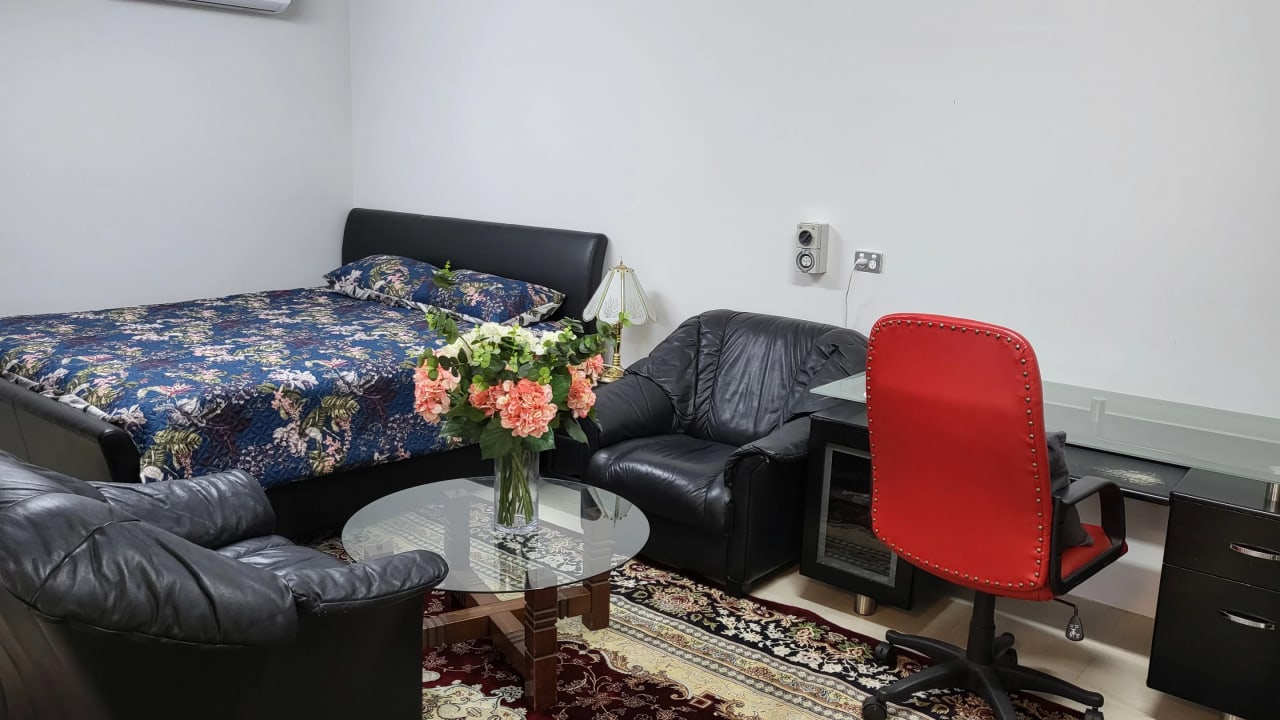 Furnished room with ensuite in a flatshare