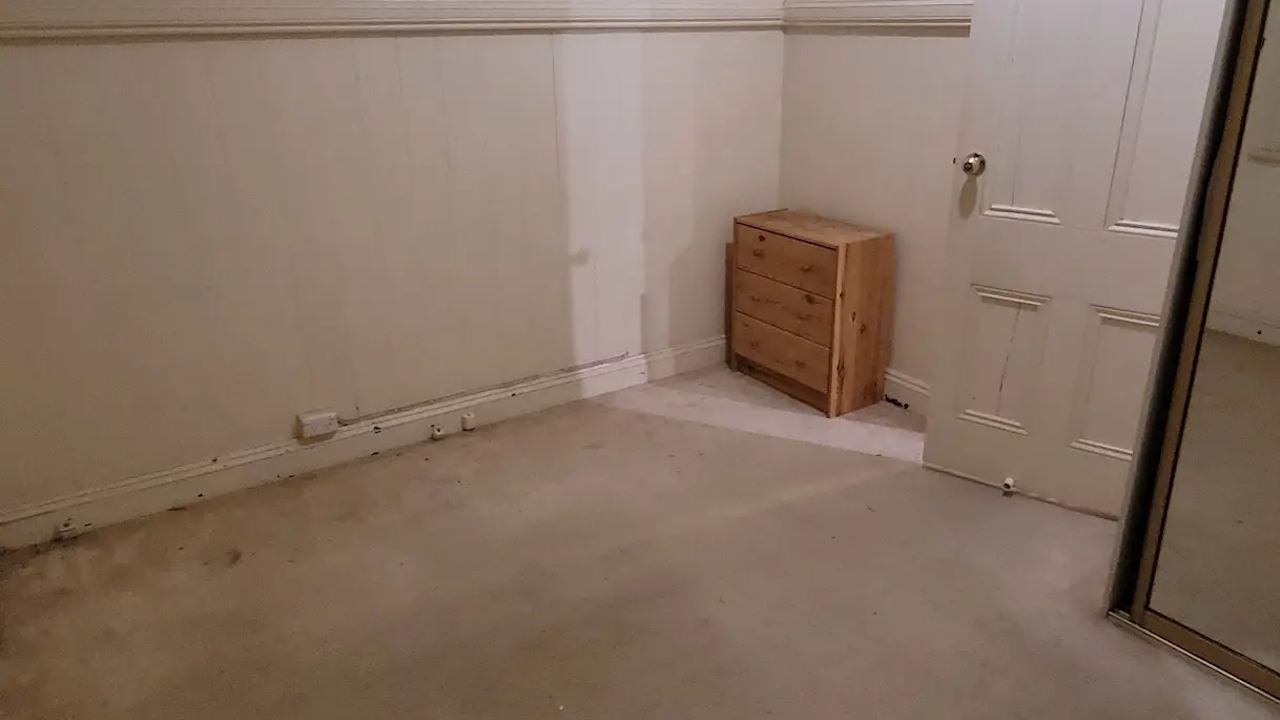 Unfurnished room in a share house