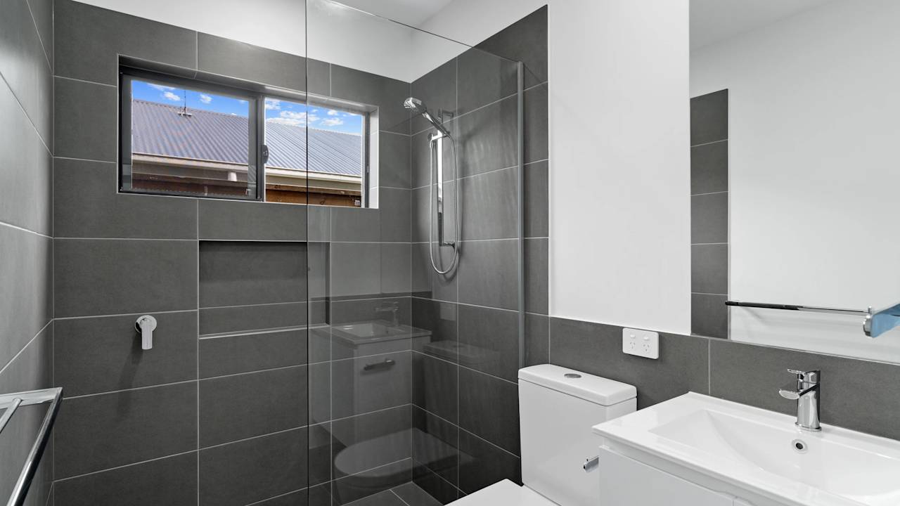 Unfurnished room with own bathroom