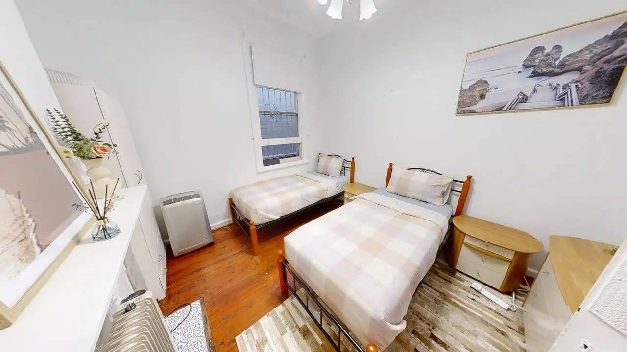 Furnished room in a flatshare