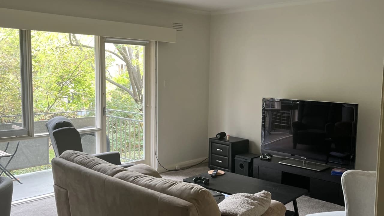 Furnished room in a flatshare