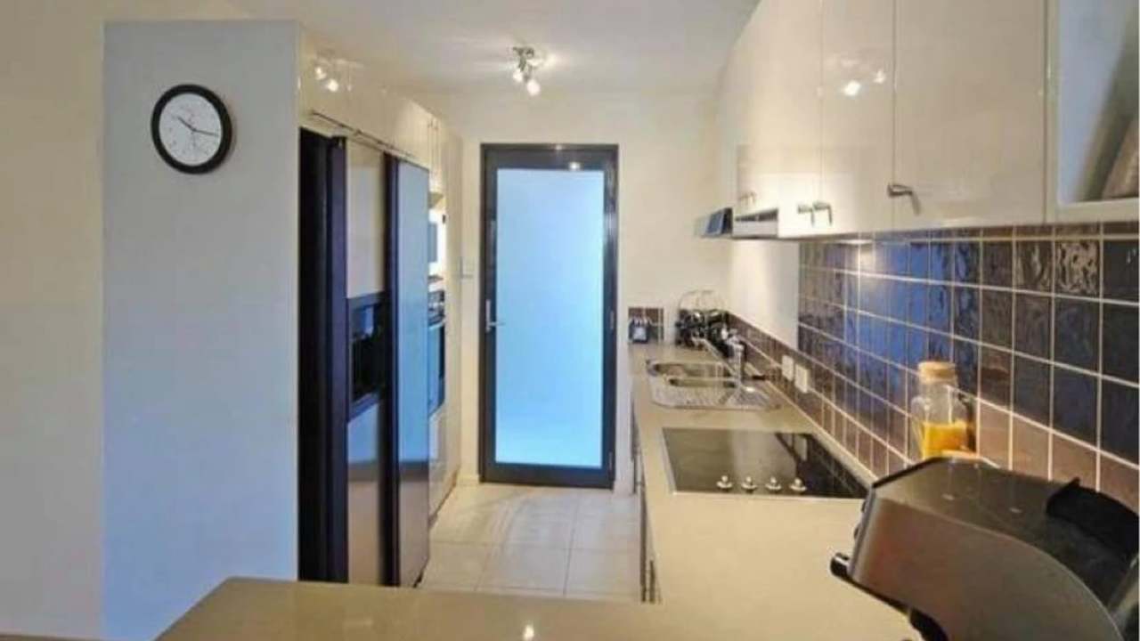 Unfurnished room in a flatshare