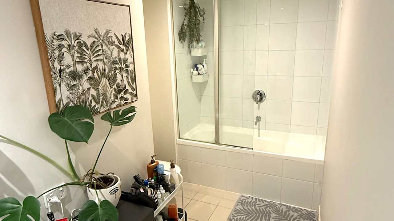 Furnished room in a flatshare