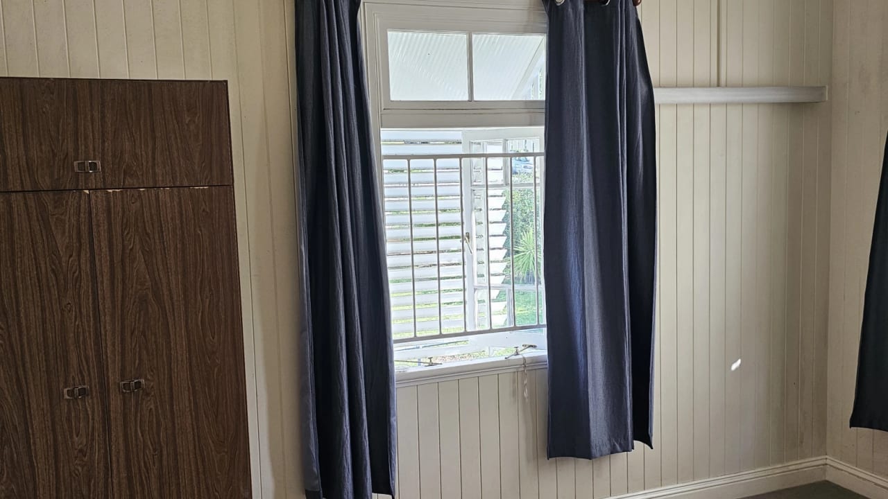 Room in a share house