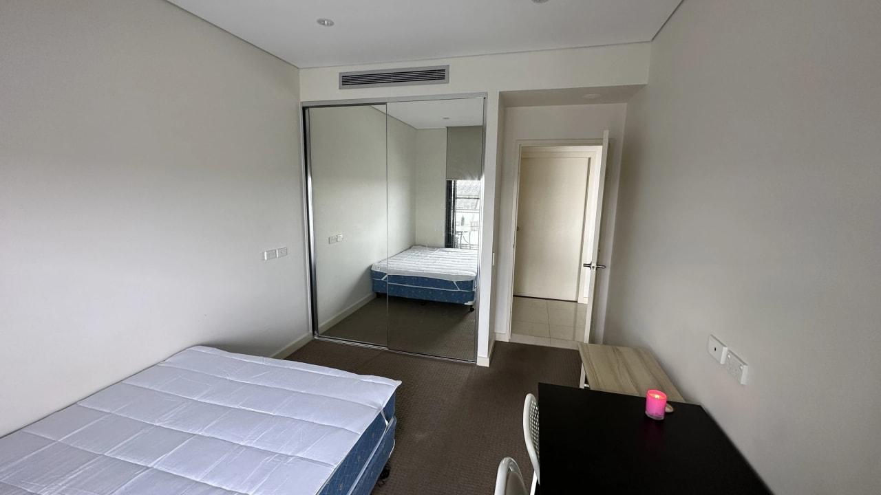 Furnished room in a flatshare