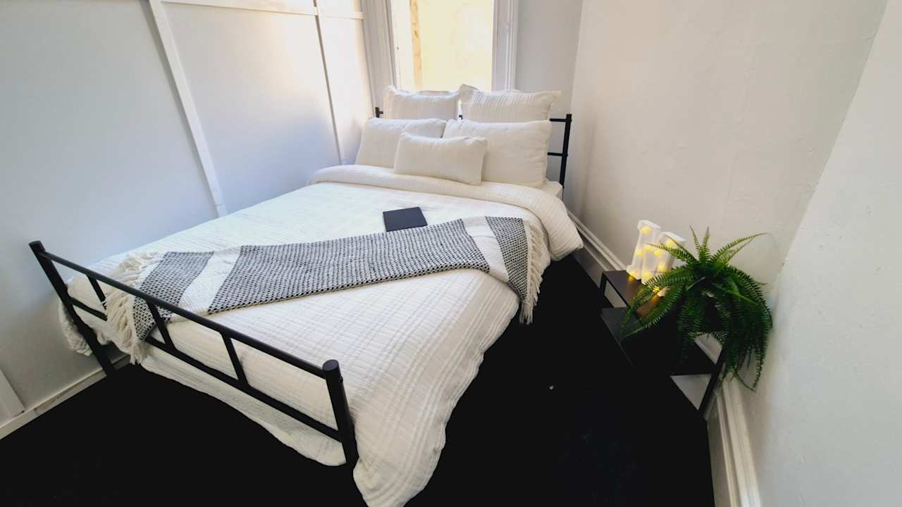 Furnished room in a flatshare