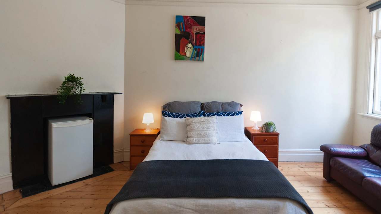 Furnished room in a share house