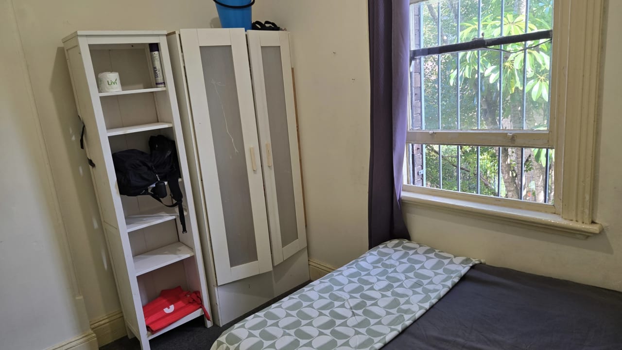 Furnished room in a flatshare