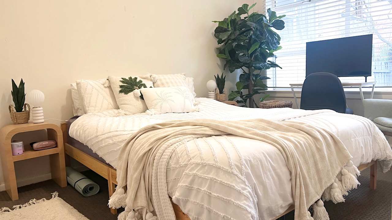 Furnished room in a share house