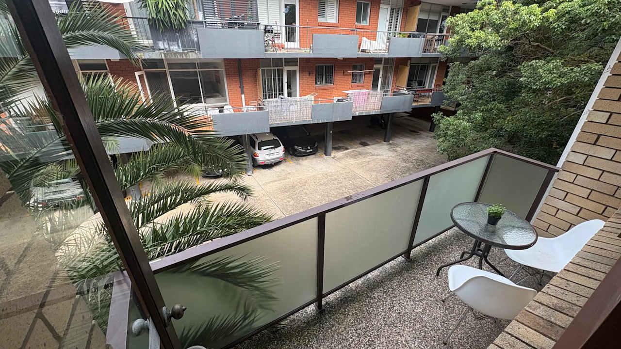 Furnished room in a flatshare