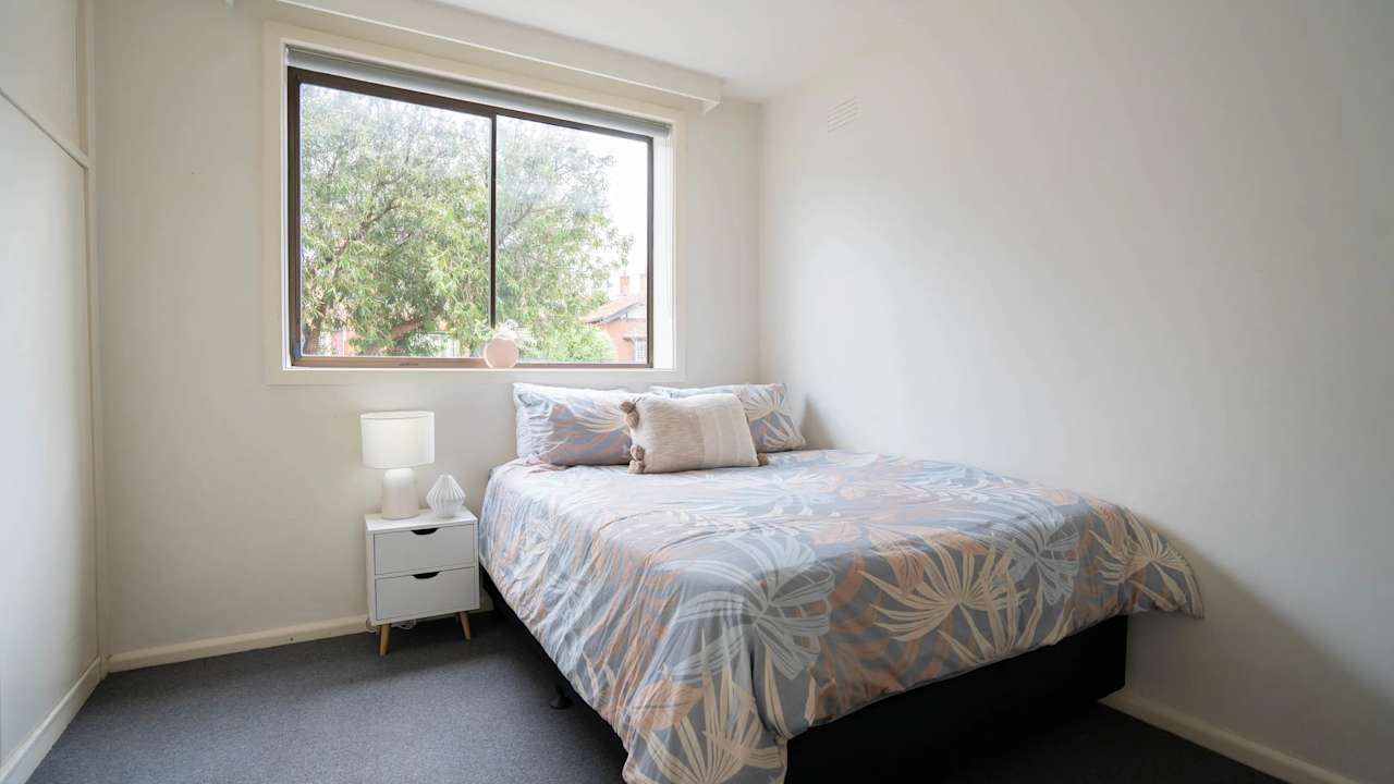 Furnished room in a flatshare