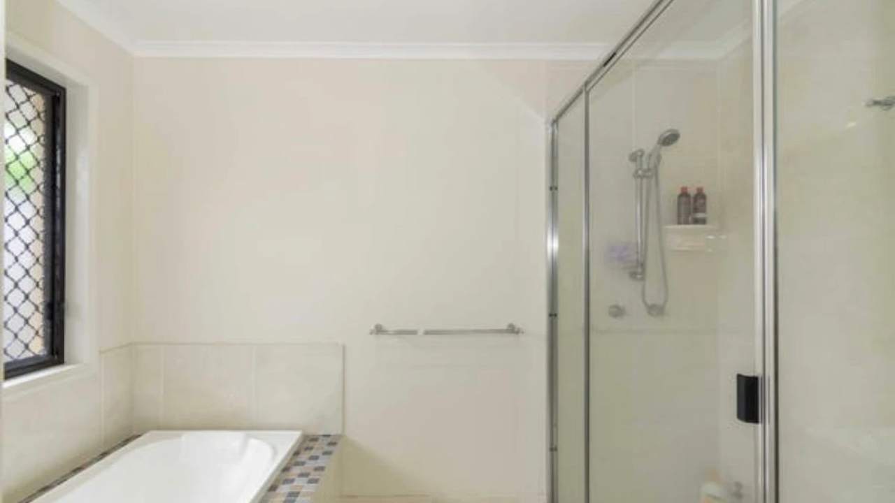 Unfurnished room in a share house